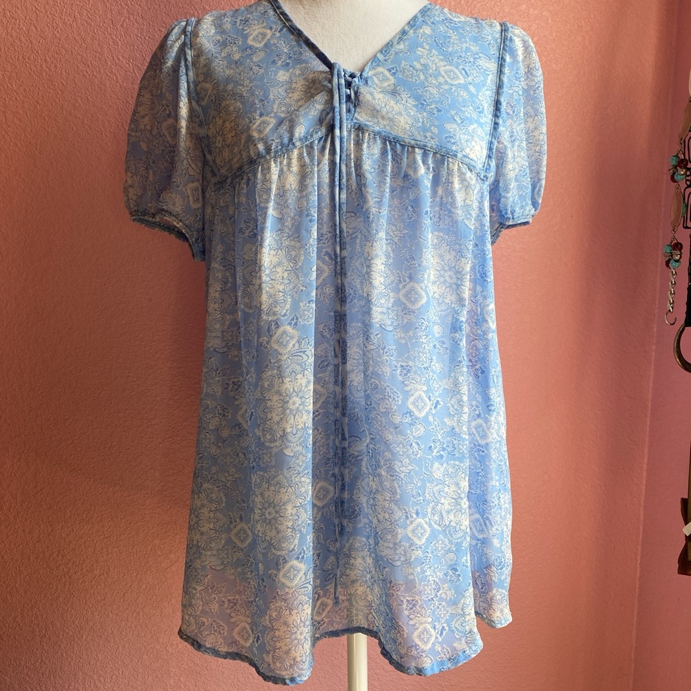 Woman’s Sz Medium Ivy Ridge Blue Floral Blouse